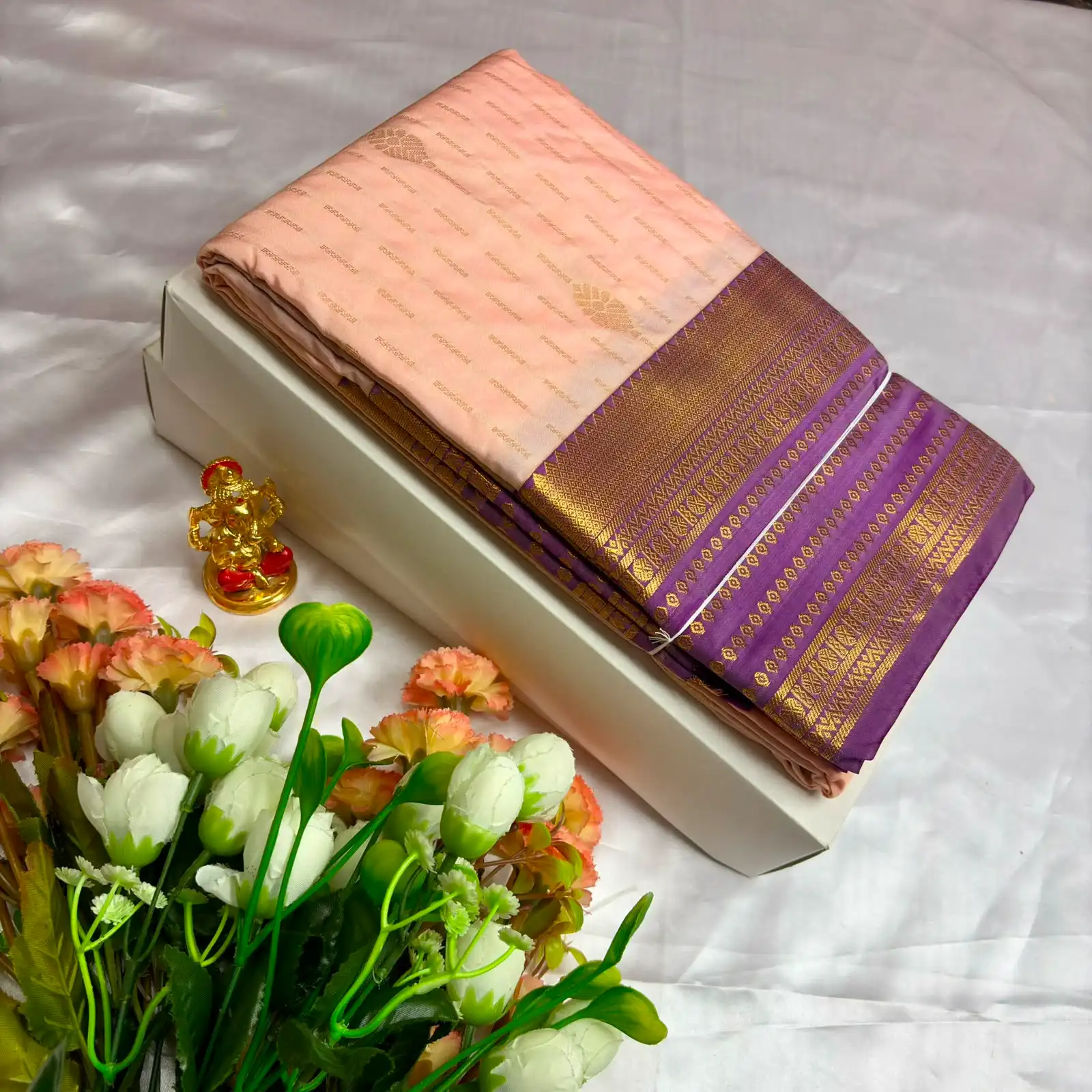 Heritage Geometric Butta Weave Contrast Border Semi Kanchipuram Silk Saree